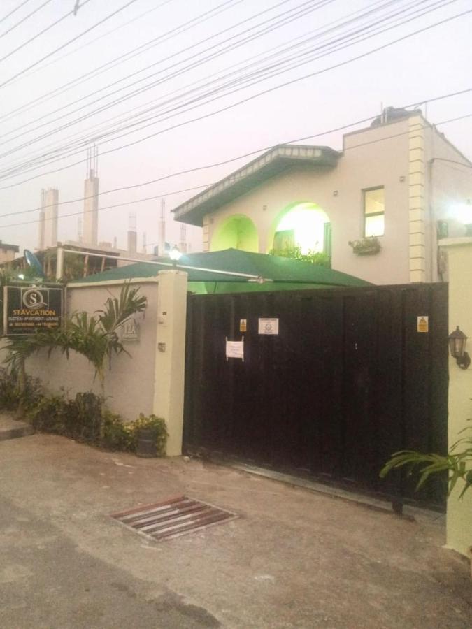 Staycation Suites And Apartment Lagos Bagian luar foto