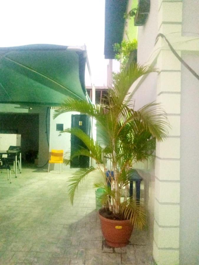 Staycation Suites And Apartment Lagos Bagian luar foto