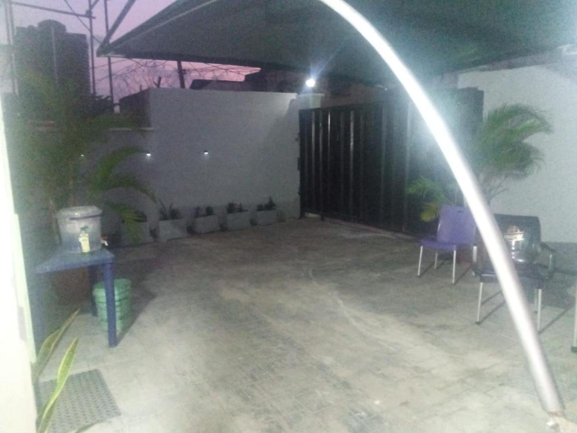 Staycation Suites And Apartment Lagos Bagian luar foto