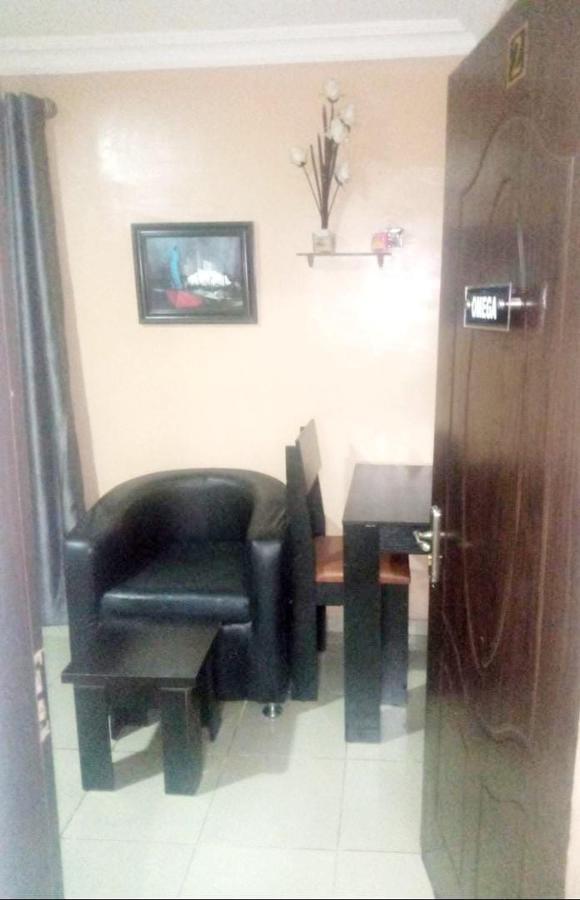 Staycation Suites And Apartment Lagos Bagian luar foto
