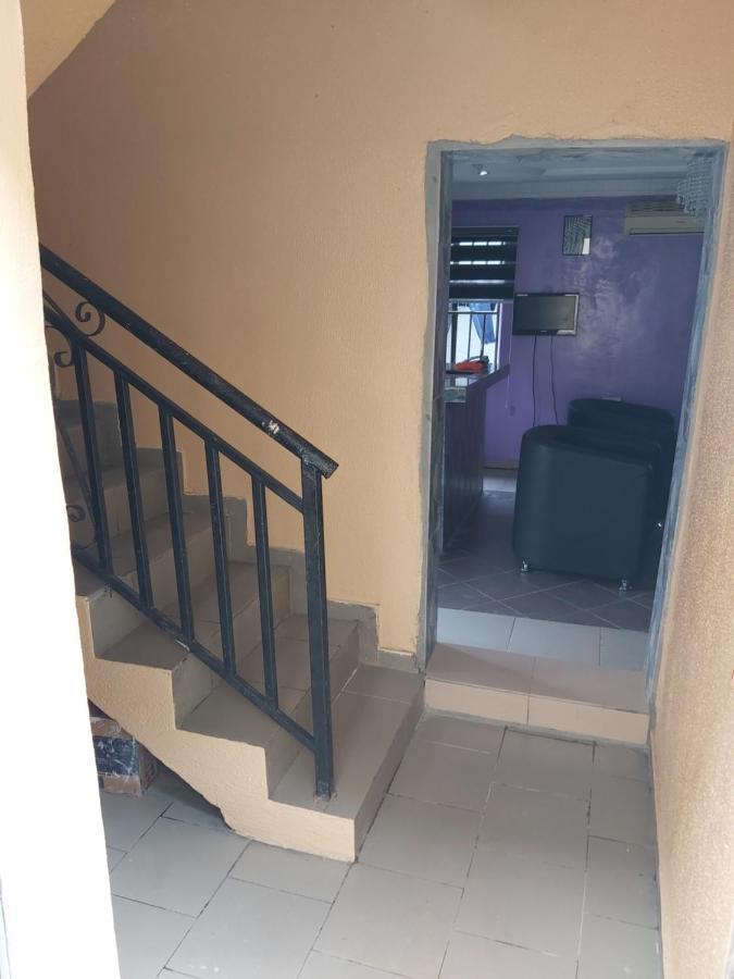 Staycation Suites And Apartment Lagos Bagian luar foto