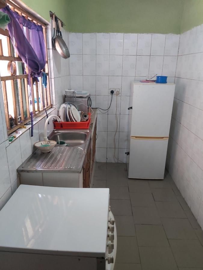 Staycation Suites And Apartment Lagos Bagian luar foto